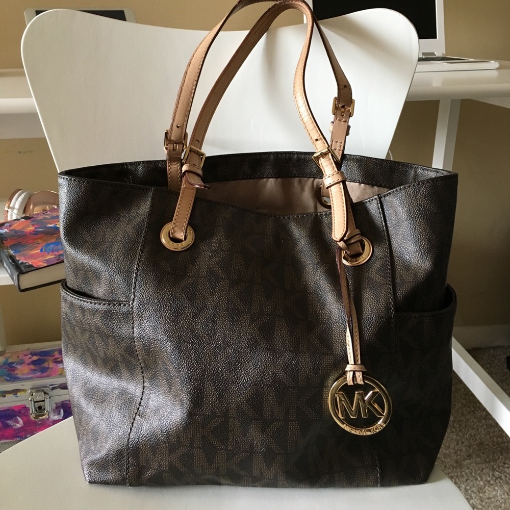 Michael Kors purse ✨